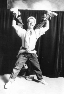 Spectacle "D'une oreille sont nés deux clowns", 1989.
